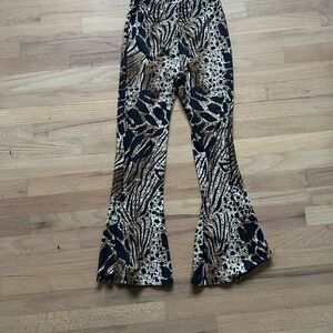 Novella Royale Brown Budapest Iris Bells Size Small